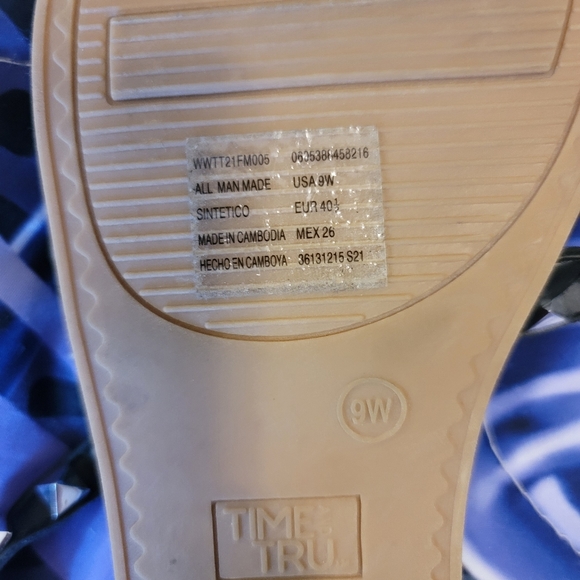 Wrap around Sandals - Picture 3 of 3